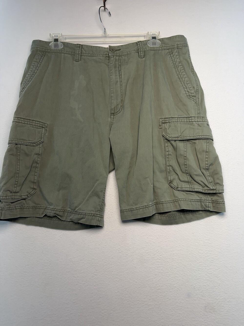 St John's Bay Cargo Shorts Men's 40 Green Camping Hiking Outdoors Grunge Work￼